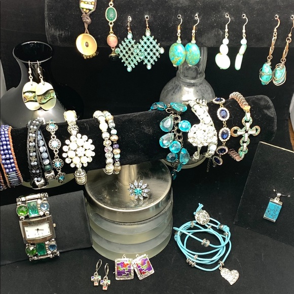 Dangle earrings - Picture 2 of 3